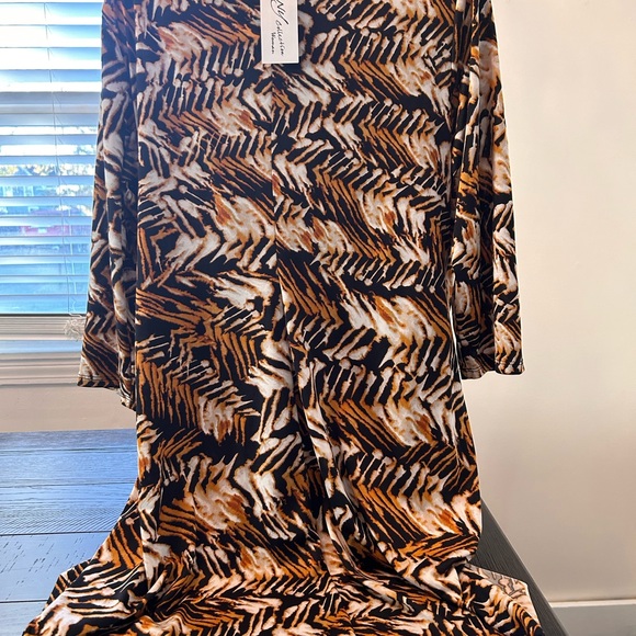 NY Collection Dress with gold hardware accent. Faux half wrap at the waist - Picture 3 of 5